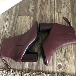 NWOT Grey city Sadie column heel boot 👢